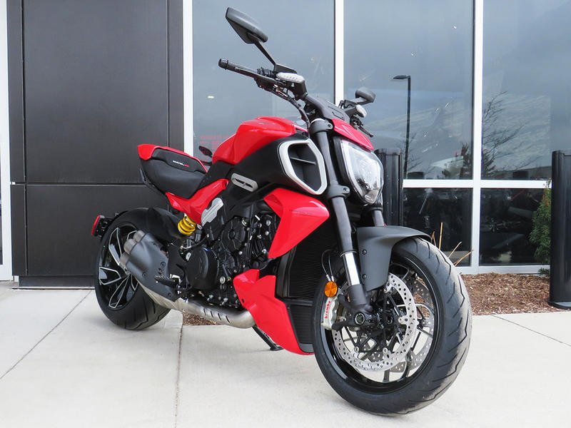 2025 Ducati Diavel V4 Ducati Red | Apex Cycle Sports