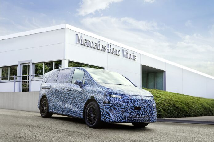 Mercedes-Benz Werk Vitoria bereit für eine neue Ära: Vorserienfertigung des VLE erfolgreich gestartetMercedes-Benz Vitoria plant ready for a new era: Pre-series production of the new VLE successfully started