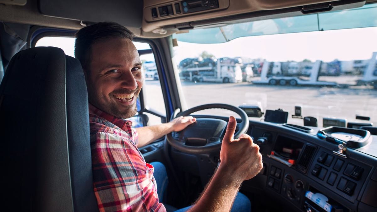 Necesitan camioneros en Estados Unidos: sueldos de 100.000 euros al año