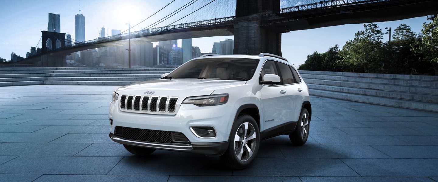 https://www.jeep-caribbean.com/content/dam/cross-regional/global/jeep/2020/cherokee/exterior/hero/Cherokee-Exterior-Hero-Desktop.jpg.img.1440.jpg