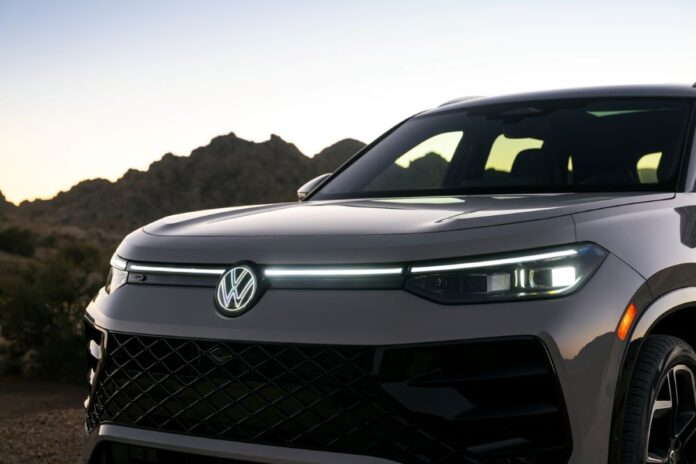 Small-18364-2025TiguanR-LineAscotGrey