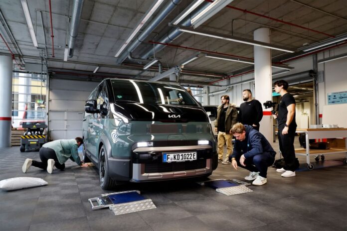 YDRAY-kia-corporate-GWR-horizontal-print-3600x2400-1